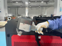 Machine de nettoyage au laser à fibre 6000W pour l'acier inoxydable et le métal, nouvelle pistolet haute puissance avec système de refroidissement par eau