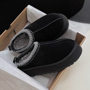Las UGGs son una Marca Popular de Botas de Nieve Clásicas de Alta Calidad y Zapatos Casuales Aptos para Uso en Interiores y Exteriores - Product Image 6