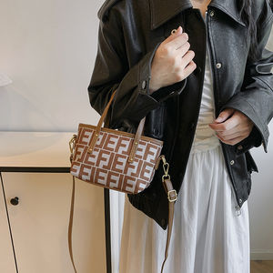 内衬品牌女士最新女士手袋中国进口定制品牌印花单肩斜挎包 - Product Image 6