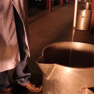 Hl Biologische Body Massage Oliën Bulk Leverancier, 1Kg 100 Natuurlijke Tanzania <span class=keywords><strong>Syzygium</strong></span> <span class=keywords><strong>Aromaticum</strong></span> <span class=keywords><strong>Extract</strong></span>, Kruidnagelknop Etherische Olie Prijs - Product Image 6