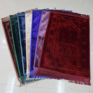 portatile Raschel modello solido tappeto da preghiera musulmano per gli uomini e le donne a maglia tecnica per il culto - Product Image 4