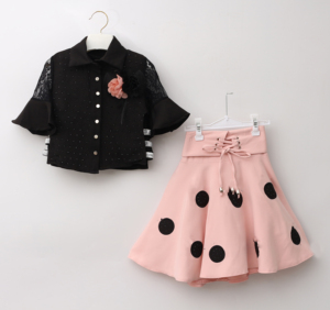 Conjunto de Falda y Blusa Estilo Africano en Color Rojo para Niñas Grandes - Product Image 1