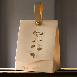 Sac et boîte <span class=keywords><strong>à</strong></span> bonbons en forme de rose blanche crème vintage française, dorés <span class=keywords><strong>à</strong></span> l'or fin, simples, originaux, transfrontaliers, chinois - Product Image 6