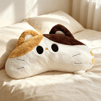Peluche chat mignon grande taille en polyester, coussin moelleux avec rembourrage en coton PP, poupée à câliner pour chevet, style apaisant, cadeau idéal pour