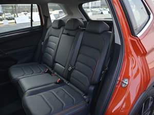 VW <span class=keywords><strong>Tiguan</strong></span> L 330TSI 2WD <span class=keywords><strong>2017</strong></span>, transmission automatique, finition luxe, SUV, sièges en cuir, pneus R17, toit ouvrant panoramique, caméra de recul, LED - Product Image 5