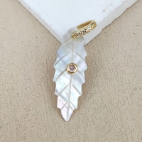 Pendentif en nacre plaqué or, design unique en forme de feuille, coquillage naturel, bijou délicat
