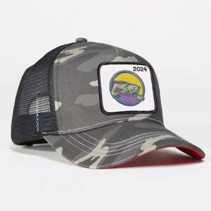 Gorras Trucker de Malla Personalizadas de 5 Paneles con Bordado 3D y Franjas Laterales, Gorra Ajustada de Alta Calidad, OEM ODM - Product Image 1