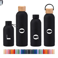Bouteille de boisson isolée extérieure écologique Bouteille d'eau en aluminium noire en acier inoxydable Bouteille d'eau de 500 ml Logo personnalisé Bouteille d'eau