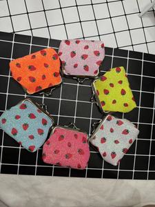 Porte-monnaie en toile mignon en forme de fraise pour femmes, <span class=keywords><strong>mini</strong></span> pochette à fermeture éclair de 3 pouces pour pièces de monnaie, écouteurs, rouge à lèvres, petit sac cadeau - Product Image 6