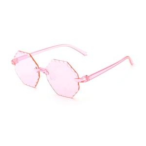 DOISYER al por mayor de <span class=keywords><strong>los</strong></span> niños gafas de <span class=keywords><strong>sol</strong></span> accesorios niñas dulces de plástico de Color sin montura niños gafas de <span class=keywords><strong>sol</strong></span> - Product Image 2