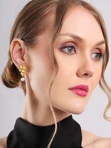 Boucles d'oreilles pendantes en perles Aurelian Blossom, design floral en grappe, bijoux élégants et tendance pour femme, cadeau, soirée - Product Image 6