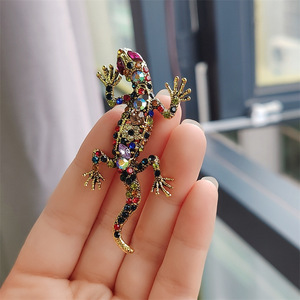 Nouveau Gecko Cornice Animal Lézard Broche Plein Diamant Alliage Hommes et Femmes Vêtements Accessoires - Product Image 3
