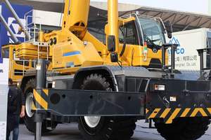 Crane Hidrolik Mobile 70 Ton untuk Medan Berat XCR70_Y Mesin Pengangkat Truk Crane Mobile Crane untuk Dijual - Product Image 3