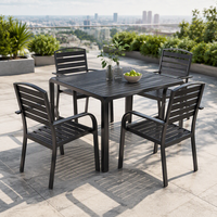 Chaise de jardin d'extérieur très vendue avec structure métallique et assise à lattes, idéale pour patio, balcon, détente et repas