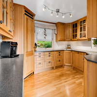 Ensemble d'armoires de cuisine modulaires en chêne blanc de style Shaker moderne de luxe Apex avec îlot, rangement complet, écologique, ignifuge