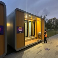 Toilettes Modulaires Mobiles en Conteneur Acier – Sanitaire Écologique Intelligent avec Système Solaire – Entièrement Équipé, Prêt à l'Emploi, Portable et Durable
