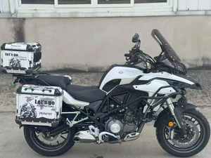 Motocicleta de Aventura 502 Gasolina - una Motocicleta de 500cc, Dos Cilindros, Refrigeración por Agua e Inyección Electrónica - Product Image 2