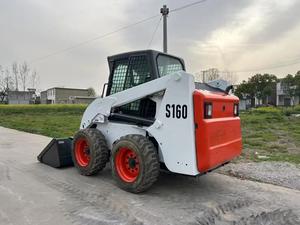 Chargeuse compacte sur pneus S160, roues blanches et rouges, machine de construction d'occasion - Product Image 4