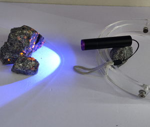 Mini şarj edilebilir 365nm <span class=keywords><strong>UV</strong></span> siyah ışıklı fener alüminyum alaşımlı gövde USB şarj edilebilir <span class=keywords><strong>Pet</strong></span> cilt ringdetector dedektörü fenerleri meşaleler - Product Image 5