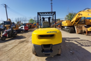 Reliable Used 5T <b>Forklift</b> with 600mm Load Center and 7280kg Operating Weight for Heavy Material Handling - Product Image 6