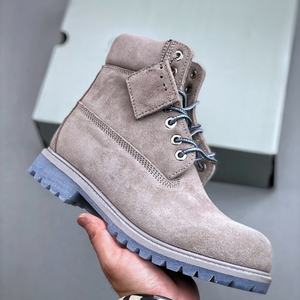 Botas Casuales de Alta Calidad en Color Gris con Forro de Algodón, Diseño de Lujo Personalizado por Diseñadores Reconocidos, con un Diseño de Caña Alta - Product Image 1