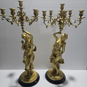 Candelabro in Stile Francese con 5 Bracci e Statuette di Muse Dorate per Decorazione Casa, Attività Religiose e Matrimoni - Product Image 1