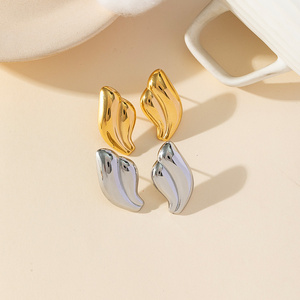 <span class=keywords><strong>Orecchini</strong></span> lisci di lusso alla moda fornitore all'ingrosso di gioielli realizzati in titanio Piercing 316l acciaio inossidabile <span class=keywords><strong>orecchini</strong></span> rotondi cavi - Product Image 4