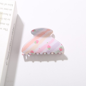 Pinza de pelo acrílica con estampado de fresa y rayas arcoíris, estilo fresco y lindo, accesorio de moda para el cabello para mujeres y niñas - Product Image 5