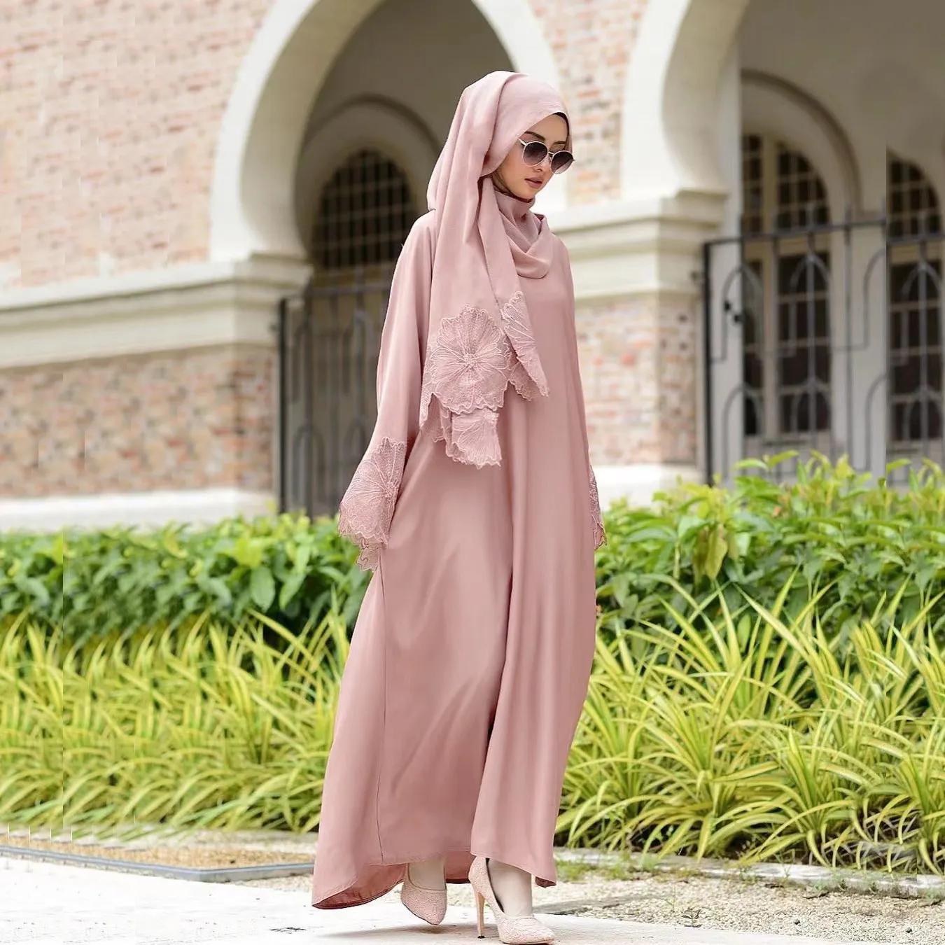 All'ingrosso Dubai turchia Malaysia elegante abito modesto personalizzato Dubai Abaya donna abito musulmano ricamo fiore causale Abaya Set di Abaya