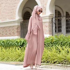 Venta al por mayor Dubai Turquía Malasia elegante personalizado modesto vestido Dubai Abaya mujeres musulmán vestido bordado flor causal Abaya conjunto