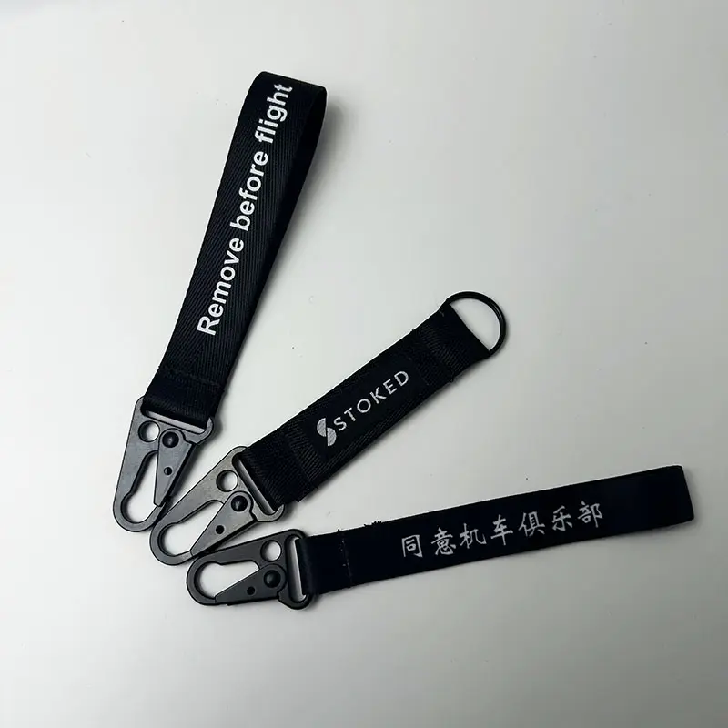 Individuelle Anime-Flug Jet Logo Stickerei Schlüsselanhänger personalisiert Werbe-Sublimations-Schlüsselanhänger und Carabiner