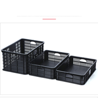 Cesto de Armazenamento Plástico Perfurado Ventilado Preto com Alças para Transporte de Produtos em Supermercados