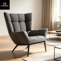 Fauteuil lounge confortable en velours rembourré à dossier haut de style nordique, idéal pour le salon, la chambre ou la salle d'accueil