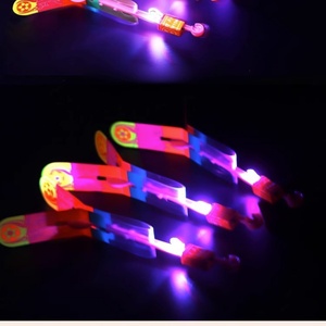 Juguete de Tirachinas con Luz LED Brillante, Divertido Juego Elástico para Niños, Regalo para Fiestas con Flechas de Goma Luminosas, Tirachinas, Catapulta - Product Image 5
