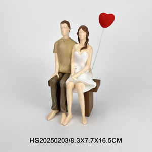 Statuine Sposi in Resina all'Ingrosso Decorazione per <span class=keywords><strong>Matrimonio</strong></span> Simpatica Coppia Abbracciata Stile Cartoon Statuetta Decorativa per <span class=keywords><strong>Torta</strong></span> Nuziale - Product Image 3