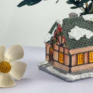 Adorno Navideño de Resina Hecho a Mano de Alta Calidad y Económico, Hermosa Casa de Jengibre Decorativa, Oferta - Product Image 3