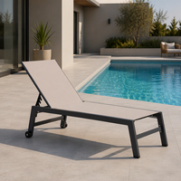 Chaise longue d'extérieur pour piscine avec dossier réglable, siège en maille, roues et structure métallique pour patio, plage, jardin, terrasse