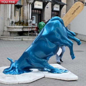Sculpture <span class=keywords><strong>de</strong></span> vache en bronze fondue grandeur nature pour <span class=keywords><strong>la</strong></span> vie <span class=keywords><strong>de</strong></span> rue en plein air, statue <span class=keywords><strong>de</strong></span> crème glacée - Product Image 1