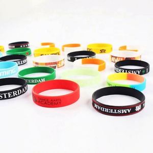 Bracelet de sport en tissu fin, design tendance et personnalisable - Product Image 2