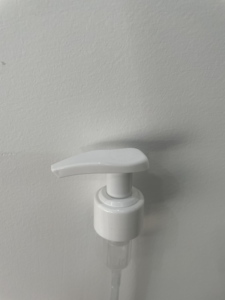 Tappo a J con pompa a pressione esterna 24/410, vendita diretta dalla fabbrica di Yuyao, utilizzato per disinfettante mani, lozione per il corpo, detersivo per piatti. - Product Image 1