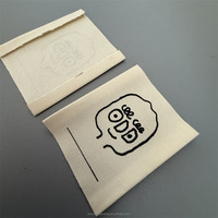 Étiquette de vêtement personnalisée en coton naturel écologique, accessoires de sérigraphie, étiquette d'entretien carrée centrale en rouleau pour vêtements