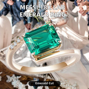 Bague de mariage classique personnalisée en or 18 carats plaqué or avec émeraude de laboratoire taille émeraude - Product Image 2