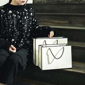 Bolsas de Regalo de Papel Cartón Blanco Impresas Personalizadas Ecológicas de Primera Calidad para Ropa, Joyería, Boutique, Empaque de Compras - Product Image 1