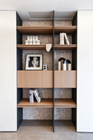Meuble de présentation minimaliste pour salon, bibliothèque ouverte sur mesure avec panneau arrière en bois texturé et étagères de rangement en bois veiné