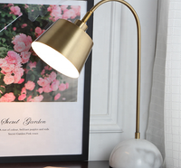 Lampe de chevet d'hôtel minimaliste moderne Base en marbre et abat-jour en fer E27 Ampoule LED Lampe de table pour étude