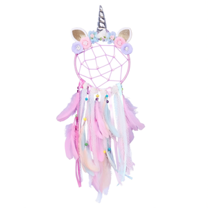 Attrape-rêves licorne Angelina 20x70cm, décoration murale bohème en plumes roses pour chambres d'enfants - Product Image 4