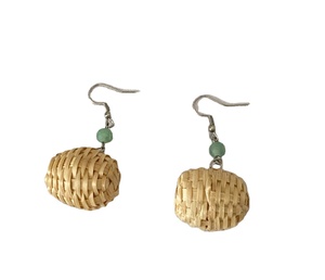 Nuevos pendientes bohemios de ratán geométricos de paja hechos a mano para mujer, pendientes de playa, el más vendido en Vietnam - Product Image 1