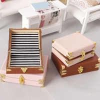 Modèle miniature valise de rangement 1/12 Mini boîte rétro modèle bricolage maison de poupée Mini coffre en cuir Vintage
