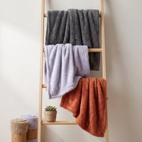Couvertures en polaire OEM ODM pour l'hiver, couvre-canapé quatre saisons, plaids de bureau, couvertures en flanelle polaire pour animaux de compagnie