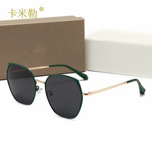 Gafas de sol Cardmioli polarizadas con montura verde 538 para mujer, para conducir en vacaciones - Product Image 1